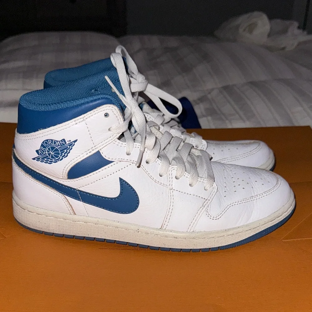 The Air Jordan 1 Mid SE 